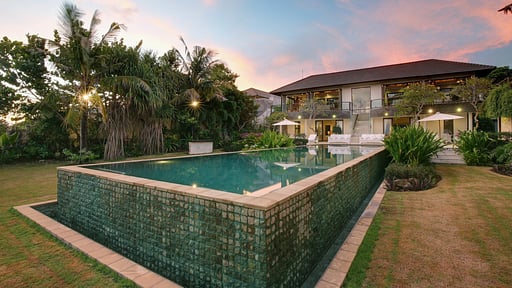 Villa Saujana Swimming pool