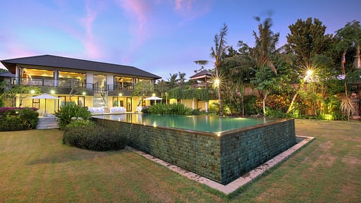 Villa Saujana Swimming pool