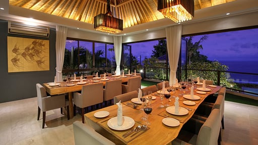 Villa Saujana Dining area