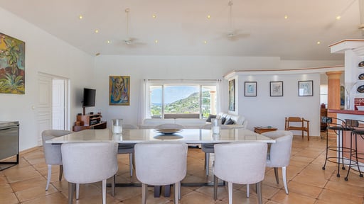 Villa Seabird Dining area