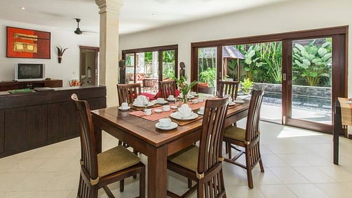 Villa Sedap Malam Dining area