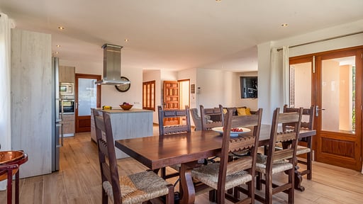 Villa Segue Nou Dining area