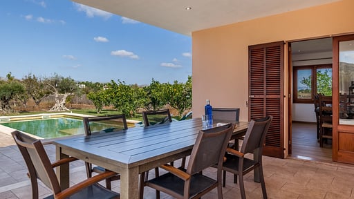 Villa Segue Nou Dining area