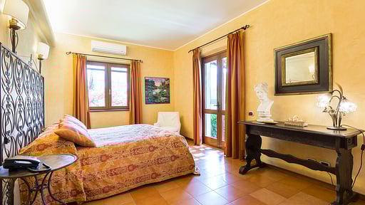 Villa Sempione Bedroom 1