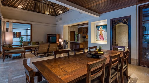 Villa Senada Dining area