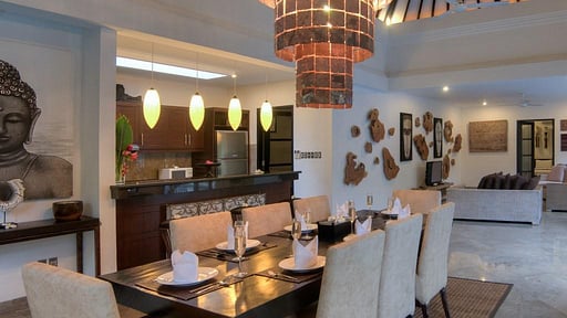 Villa Senang Residence Dining area
