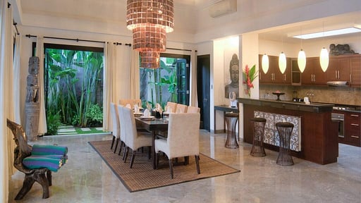 Villa Senang Residence Dining area