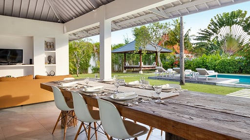 Villa Senara Dining area