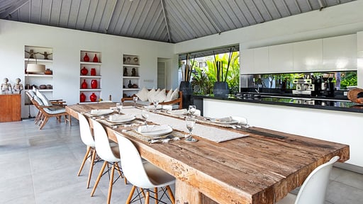Villa Senara Dining area