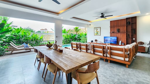 Villa Serena Lux Dining area