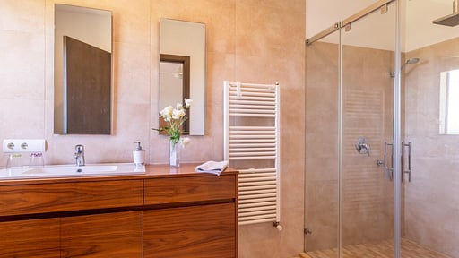 Villa Serenique Bedroom 1