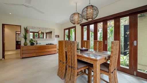 Villa Seriska Satu Seminyak Dining area
