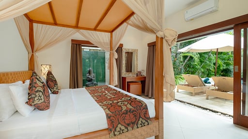 Villa Seriska Tiga Seminyak Bedroom 1