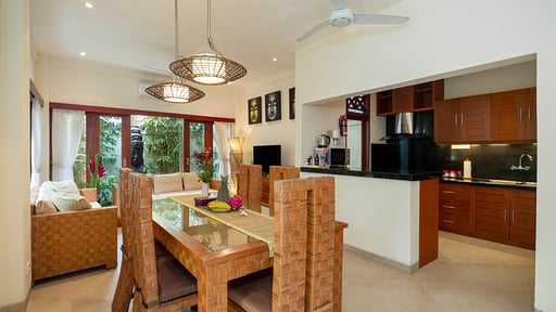 Villa Seriska Tiga Seminyak Dining area