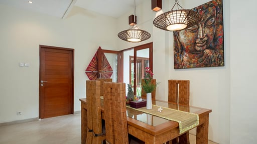 Villa Seriska Tiga Seminyak Dining area