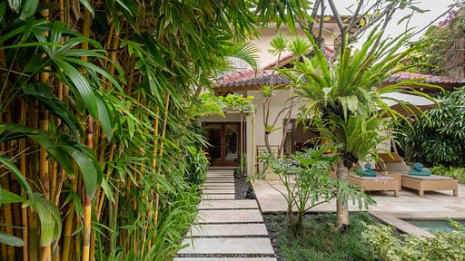 Villa Seriska Tiga Seminyak Garden