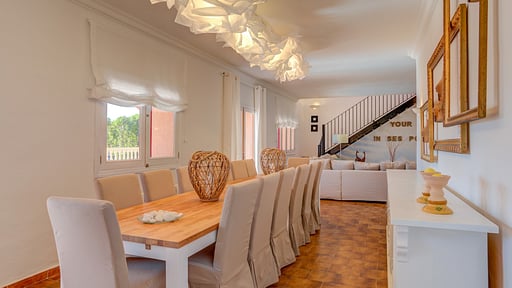 Villa Ses Porrasses Обеденная зона