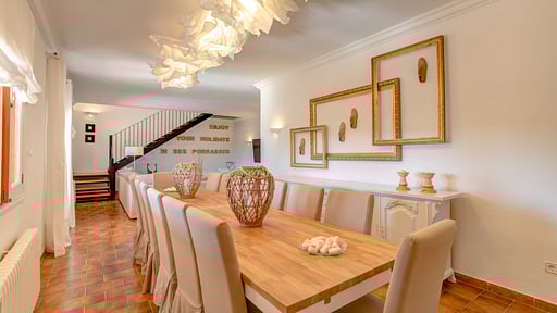 Villa Ses Porrasses Обеденная зона