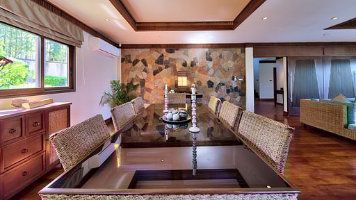 Villa Seven Swifts Обеденная зона