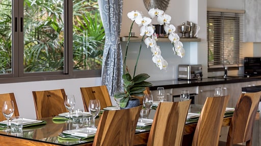 Villa Shades of Blue Dining area