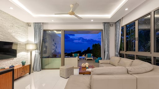 Villa Shades of Blue Living room