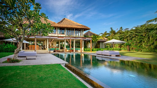 Villa Shalimar Swimming pool 3