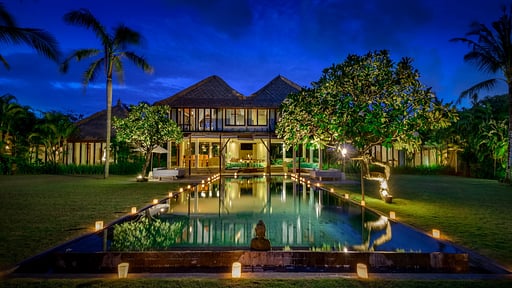 Villa Shalimar Swimming pool 3