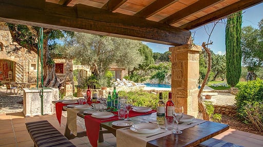 Villa Shamrock Dining area