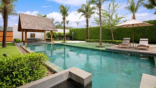 Villa Shyine Swimming pool