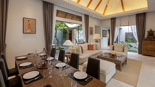 Villa Shyine Dining area