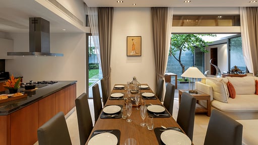 Villa Shyine Dining area