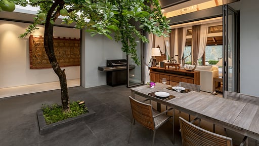 Villa Shyine Dining area