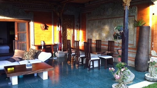 Villa Sidemen Dining area