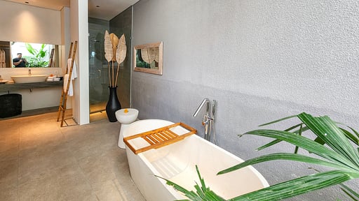 Villa Silk Bedroom 1