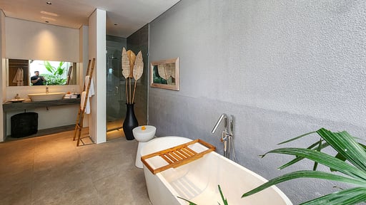 Villa Silk Bedroom 1