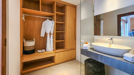 Villa Silk Bedroom 1
