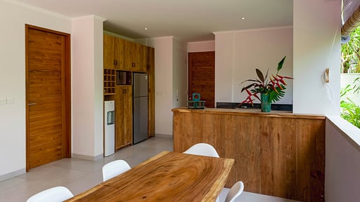 Silversand Villa Dining area 2