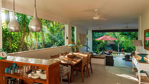 Silversand Villa Dining area 2