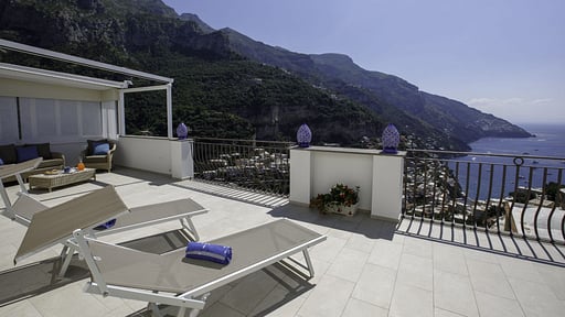 Villa Sirinyo Terrasse