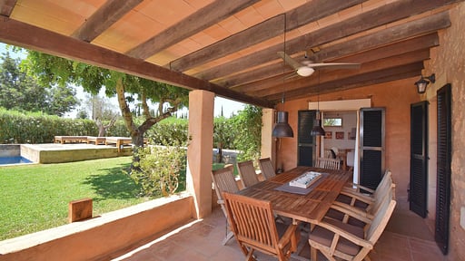 Villa Siscelis Dining area