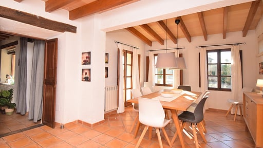 Villa Siscelis Dining area