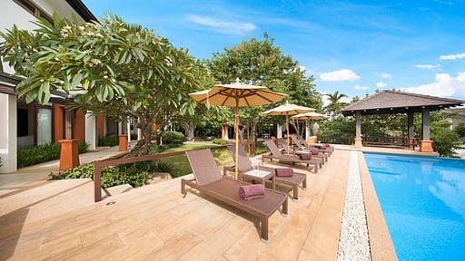 Six Hills Villa Swimming pool