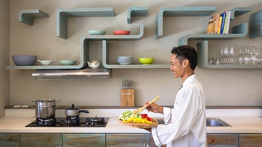 Villa Sky Li Villa staff