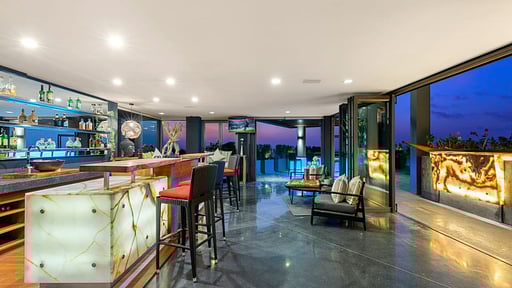 Villa Skyfall Indoor bar