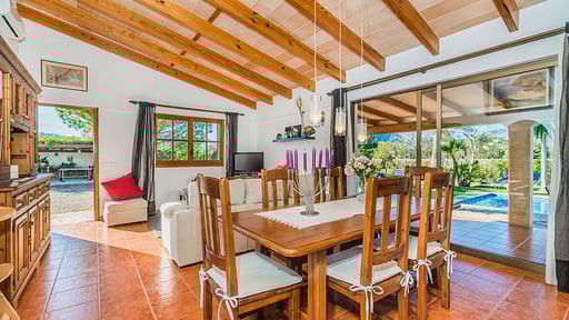 Villa Slate Dining area