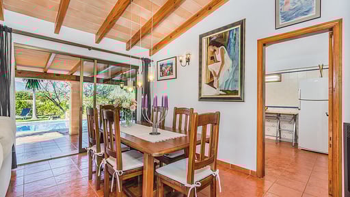 Villa Slate Dining area