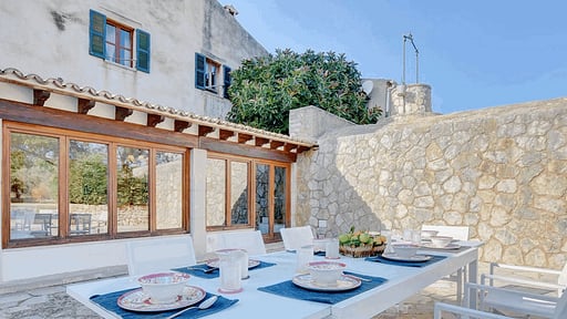 Villa Son Guinyol Dining area