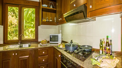 Villa Sonthaya Кухня