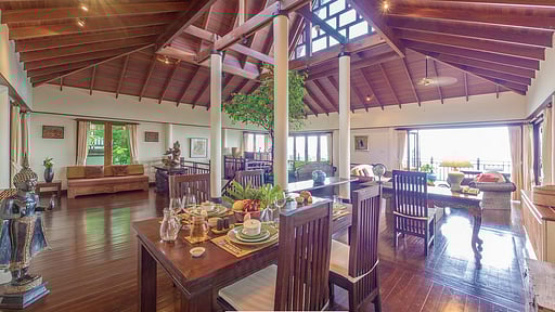 Villa Sonthaya Обеденная зона