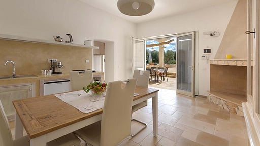Villa Sorrentino Dining area 1